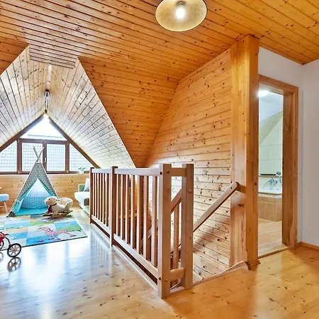 Drevenica Horehronka Zavadka nad Hronom
